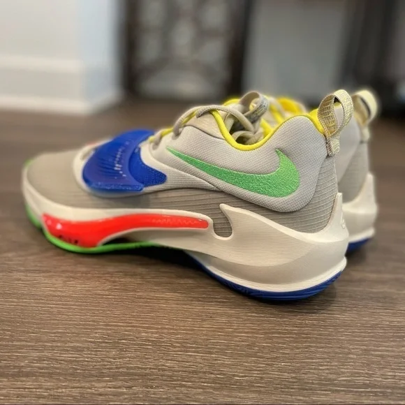 Nike Zoom Freak 3 Light Stone sz 9.5, 11